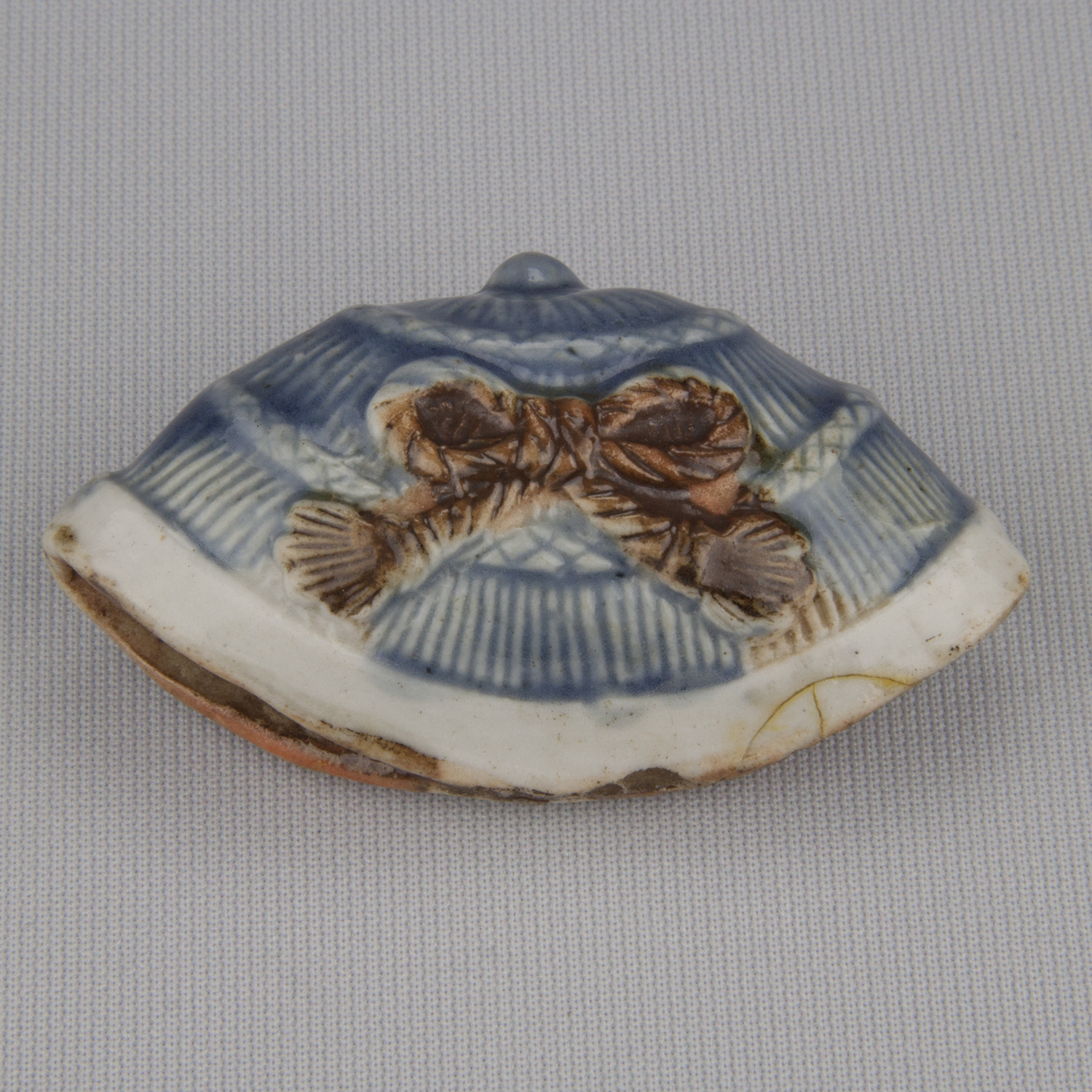 Netsuke depicting a hat, ca. 18th–19th century, porcelain with blue, white and brown glaze, The Herman D. Doochin Collection, 1992.161